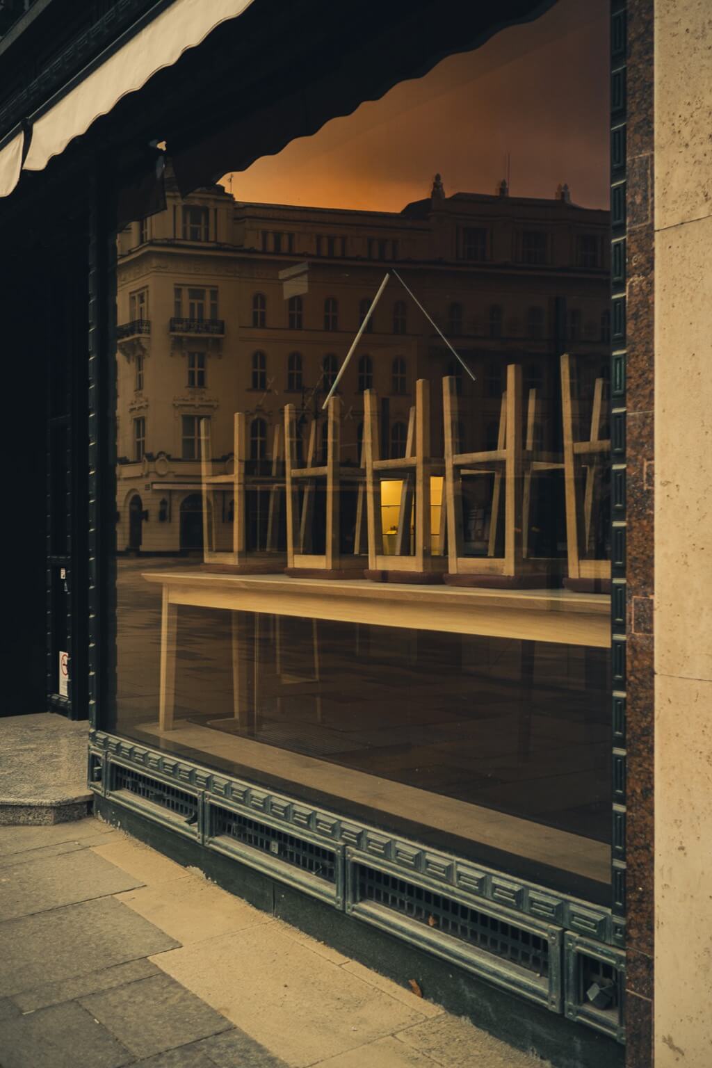 Horváth Dániel - Budapest empty cafe