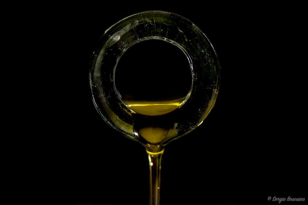 Sergio Boscaino - pouring oil