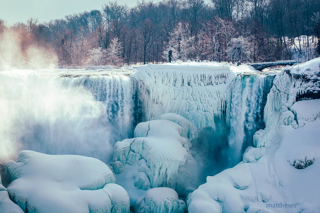 les matthews - frozen waterfall